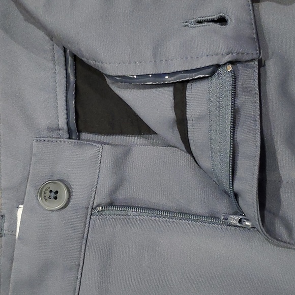 Mens Adidas gray flat front chino shorts size 38 - Picture 3 of 6